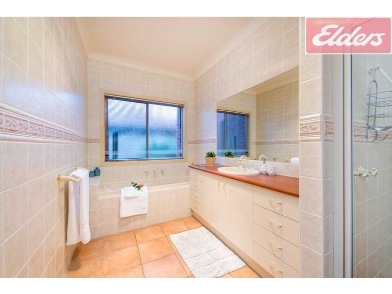 8 Oatlands Fairway, Wodonga VIC 3690