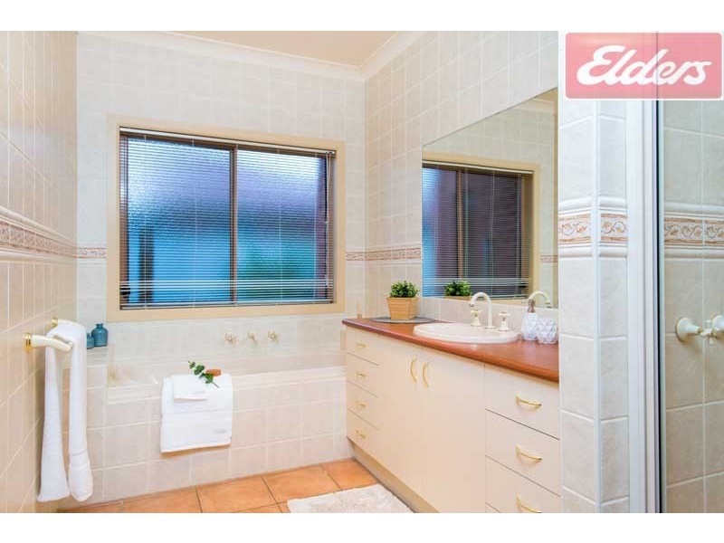 8 Oatlands Fairway, Wodonga VIC 3690