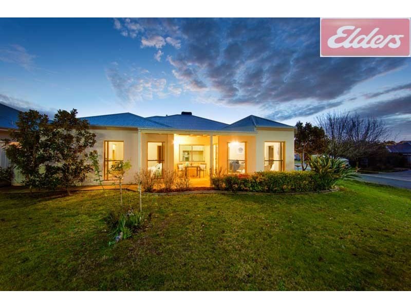 8 Oatlands Fairway, Wodonga VIC 3690