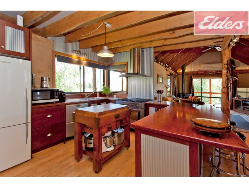 16 Ronald Street, Tawonga VIC 3697