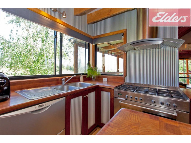 16 Ronald Street, Tawonga VIC 3697