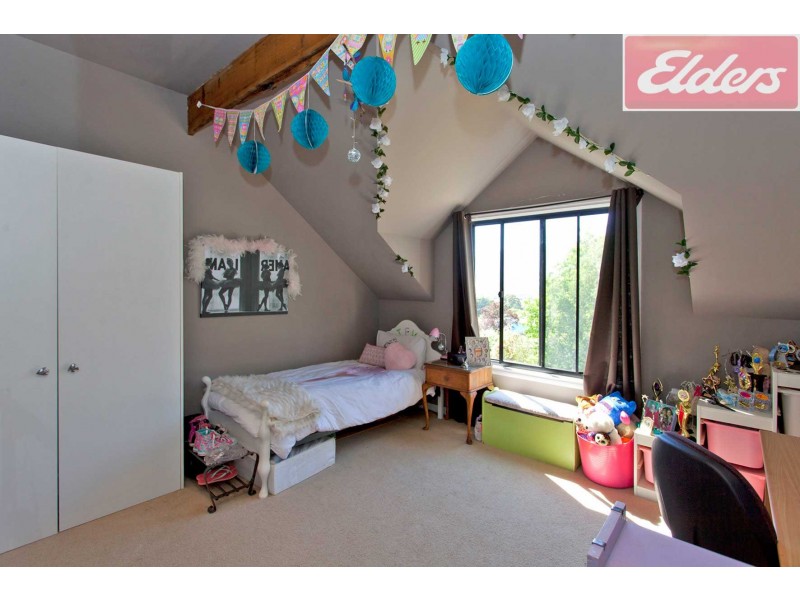 16 Ronald Street, Tawonga VIC 3697