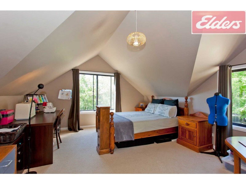 16 Ronald Street, Tawonga VIC 3697