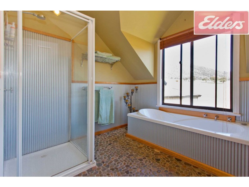 16 Ronald Street, Tawonga VIC 3697