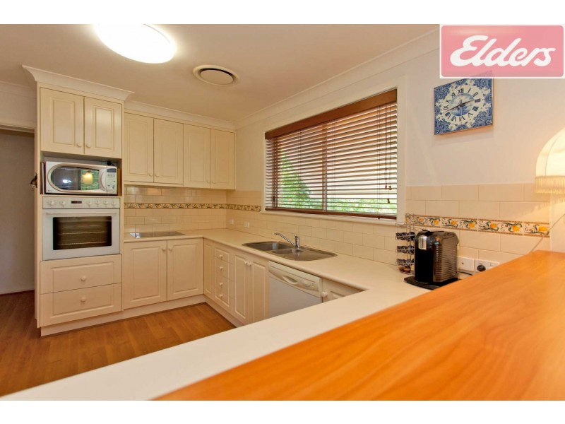 573 Noorla Place, Lavington NSW 2641