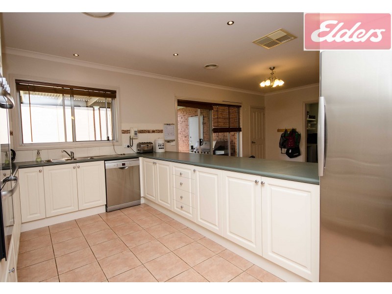 14 Carnoustie Avenue, Wodonga VIC 3690