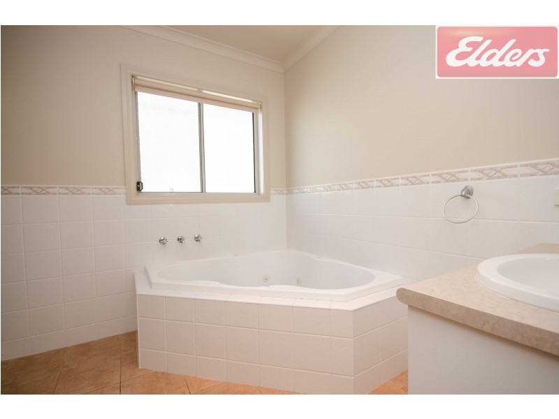 14 Carnoustie Avenue, Wodonga VIC 3690