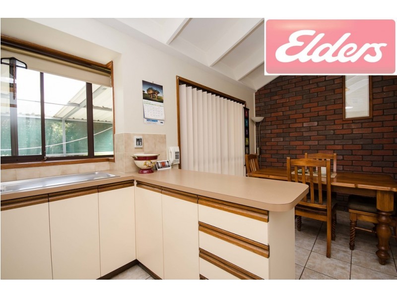 2/425 Bevan Street, Lavington NSW 2641