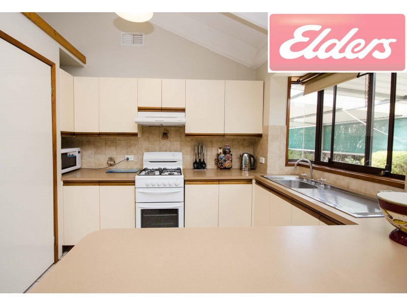 2/425 Bevan Street, Lavington NSW 2641