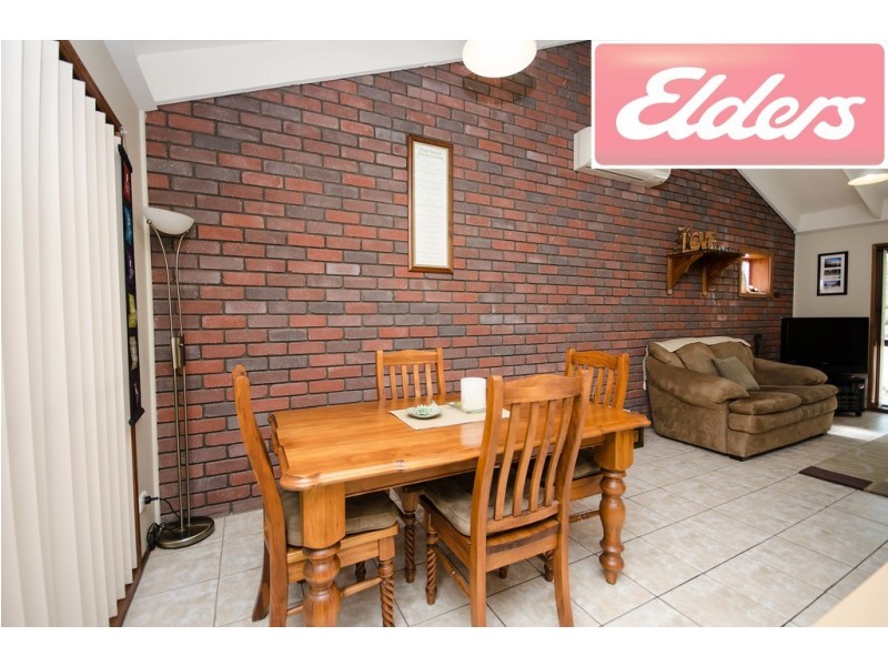 2/425 Bevan Street, Lavington NSW 2641