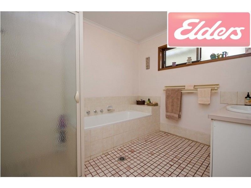 2/425 Bevan Street, Lavington NSW 2641