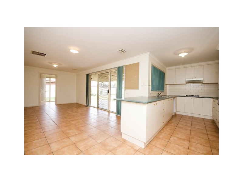 14 Saunders Crescent, Wodonga VIC 3690