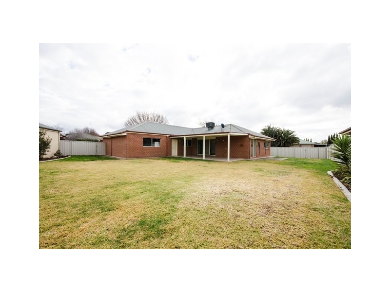 14 Saunders Crescent, Wodonga VIC 3690