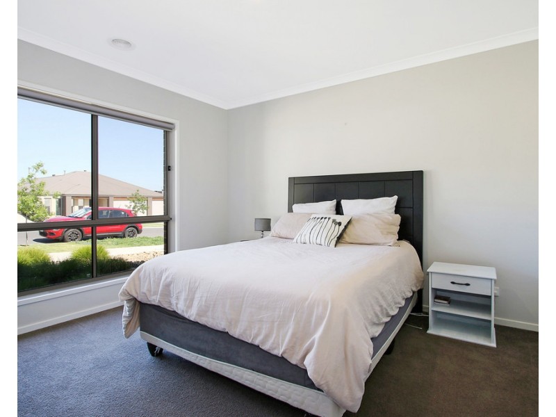 33 Rogers Avenue, Wodonga VIC 3690