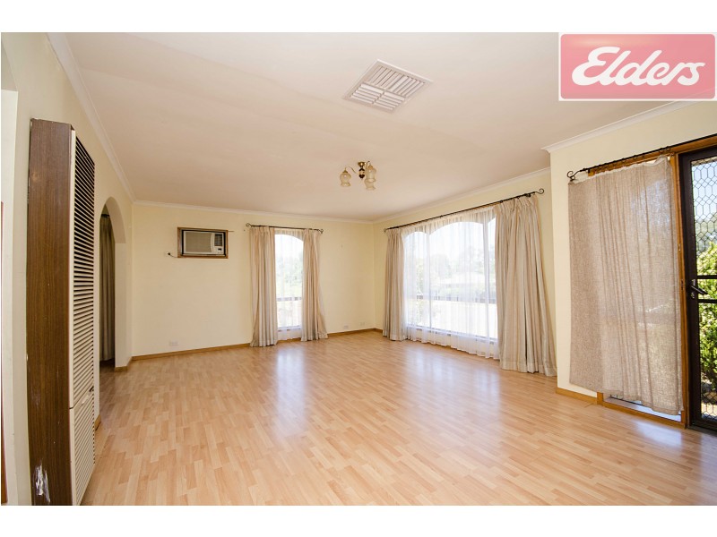 1 Benambra Court, Thurgoona NSW 2640