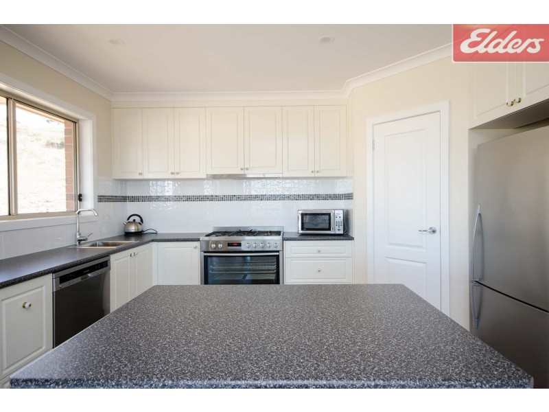 30 Avondale Drive, Wodonga VIC 3690