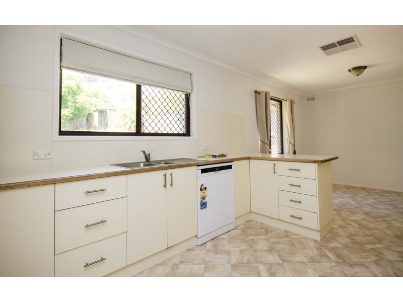 38 Wiltshire Crescent, Wodonga VIC 3690
