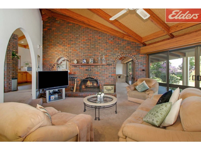 406 Carlma Crescent, Lavington NSW 2641