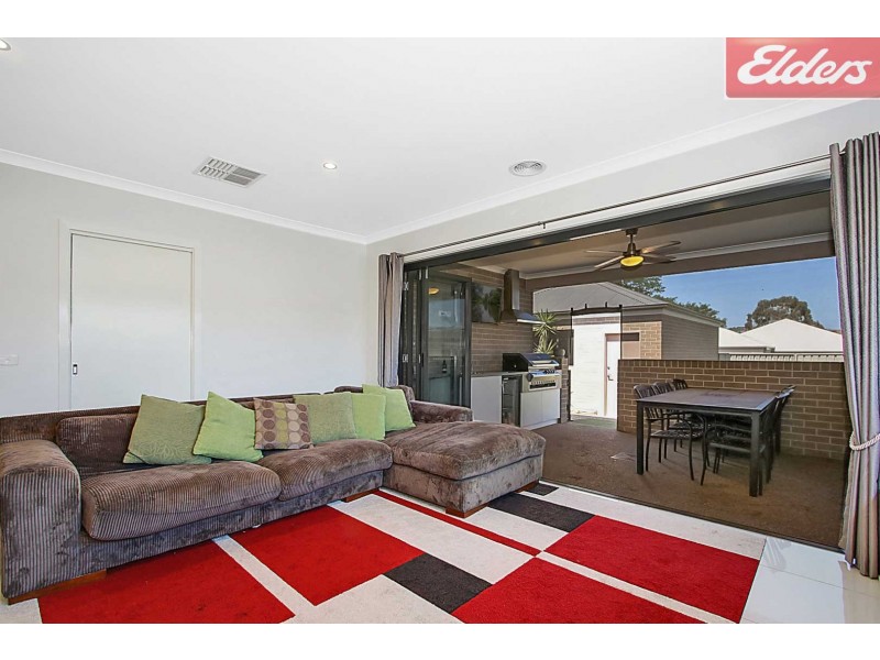 8 Dwyer Avenue, Wodonga VIC 3690