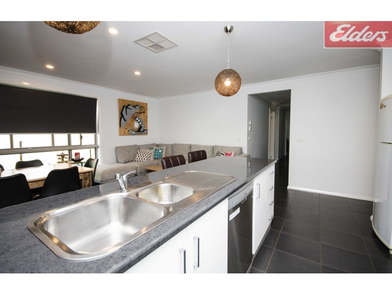 2 Victoria Cross Parade, Wodonga VIC 3690