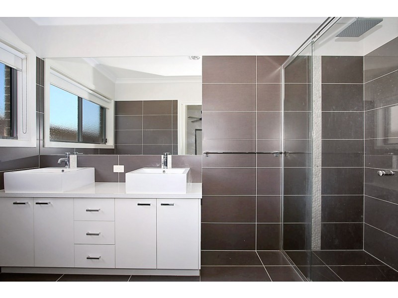 8 Dwyer Avenue, Wodonga VIC 3690