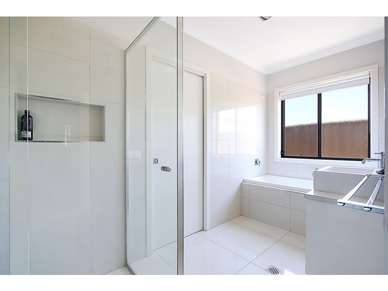 8 Dwyer Avenue, Wodonga VIC 3690