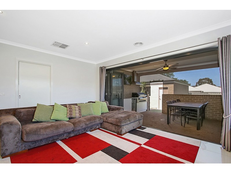 8 Dwyer Avenue, Wodonga VIC 3690