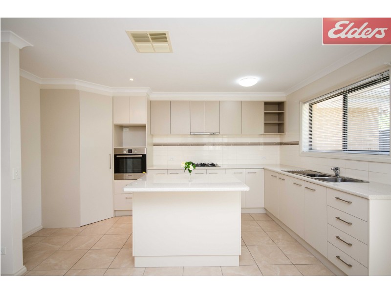 14A St Levans Place, Lavington NSW 2641