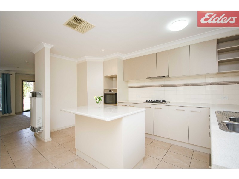 14A St Levans Place, Lavington NSW 2641