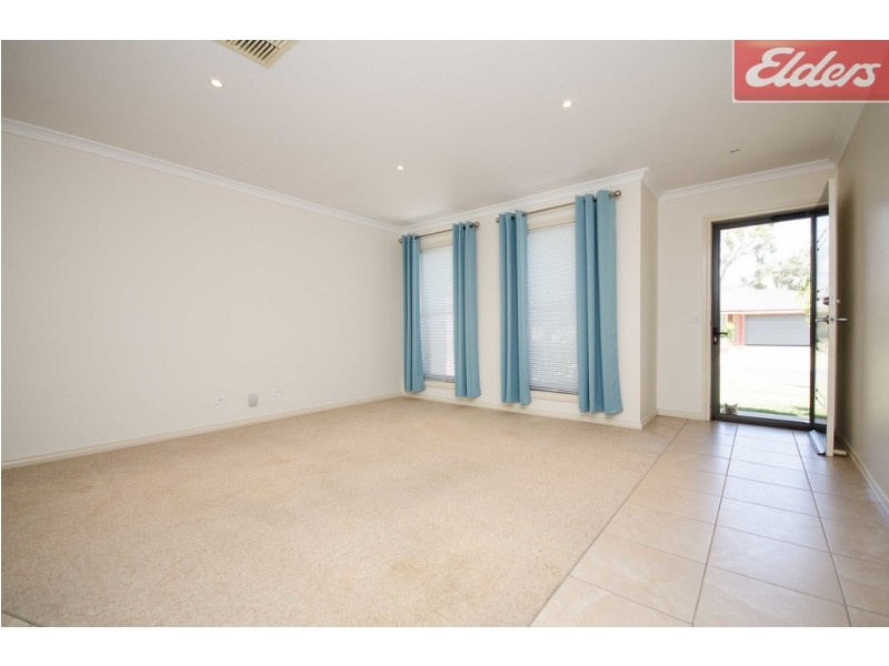 14A St Levans Place, Lavington NSW 2641