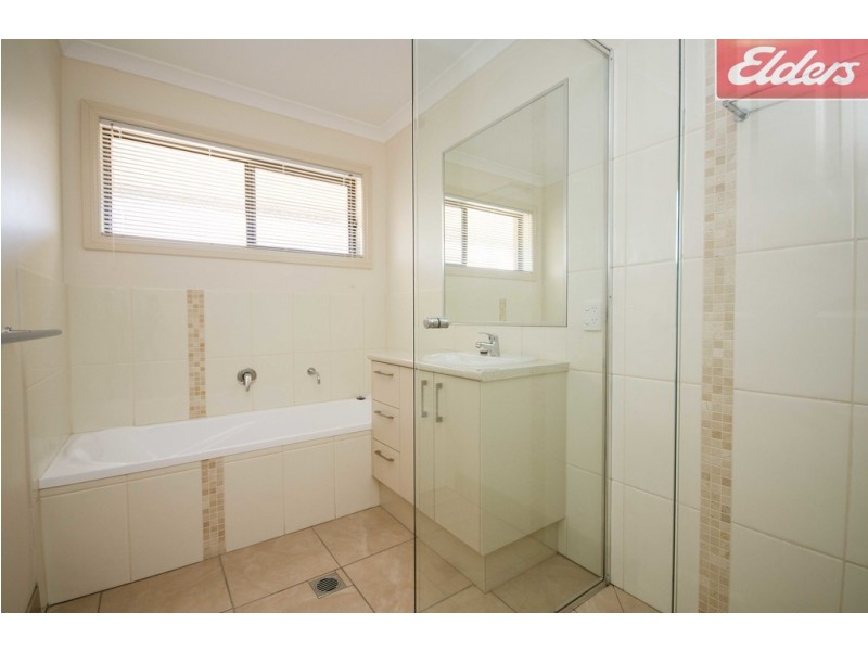 14A St Levans Place, Lavington NSW 2641