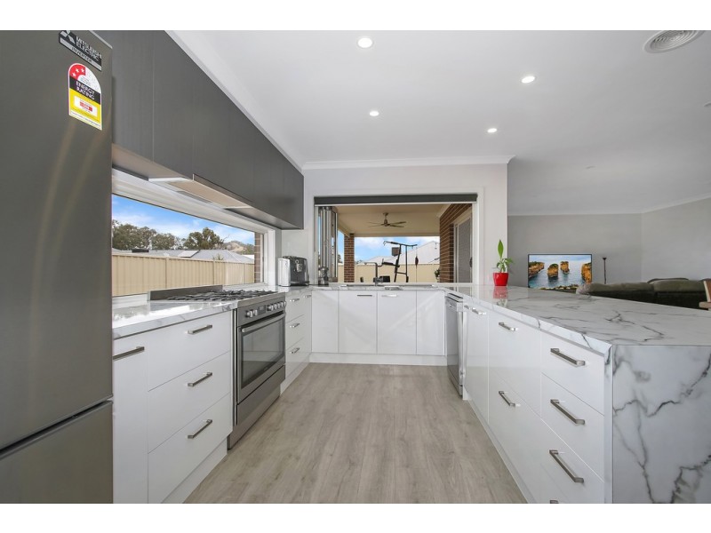 18 Ruthven Circuit, Wodonga VIC 3690