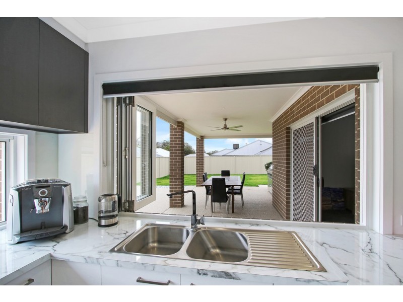 18 Ruthven Circuit, Wodonga VIC 3690