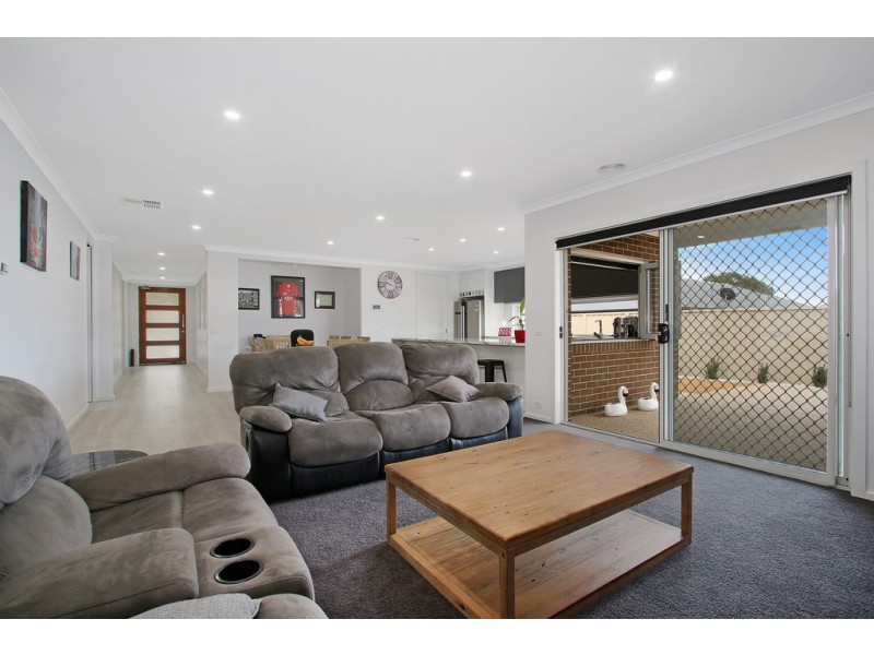 18 Ruthven Circuit, Wodonga VIC 3690