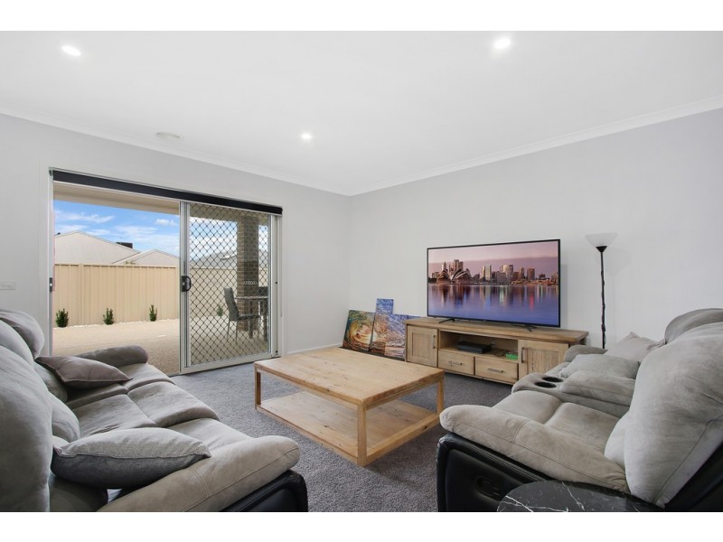 18 Ruthven Circuit, Wodonga VIC 3690