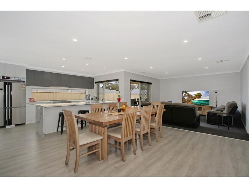 18 Ruthven Circuit, Wodonga VIC 3690