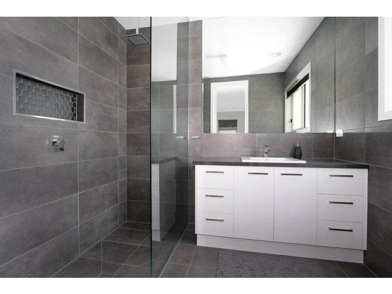 18 Ruthven Circuit, Wodonga VIC 3690