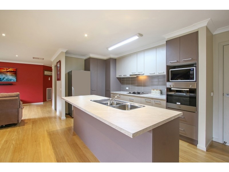 16 Montclair Avenue, Wodonga VIC 3690