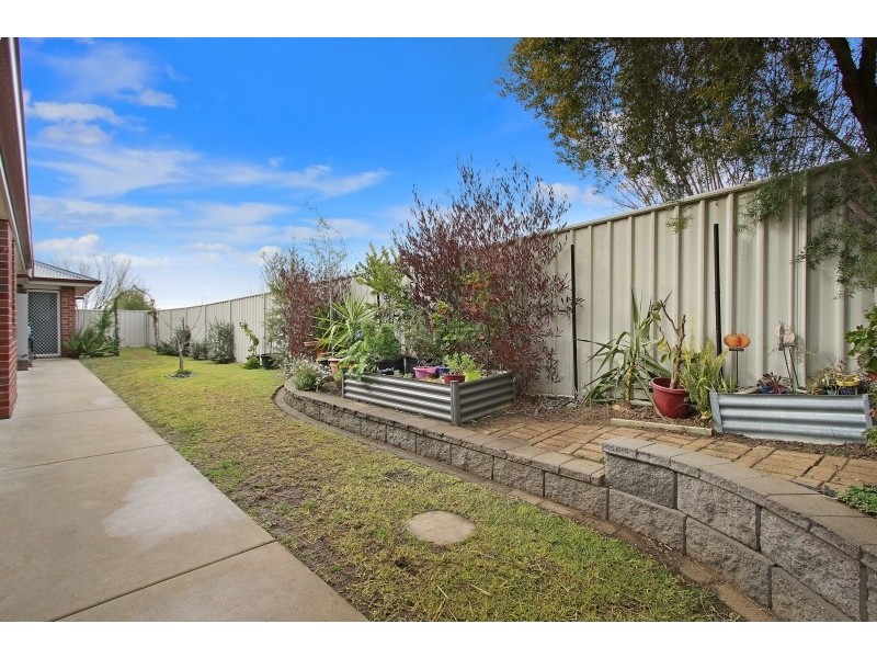 16 Montclair Avenue, Wodonga VIC 3690