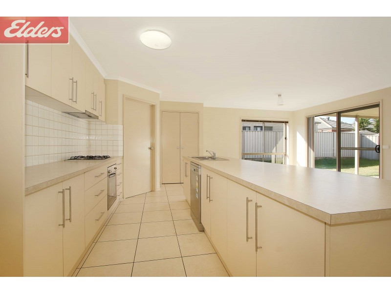 6 Chafia Place, Lavington NSW 2641