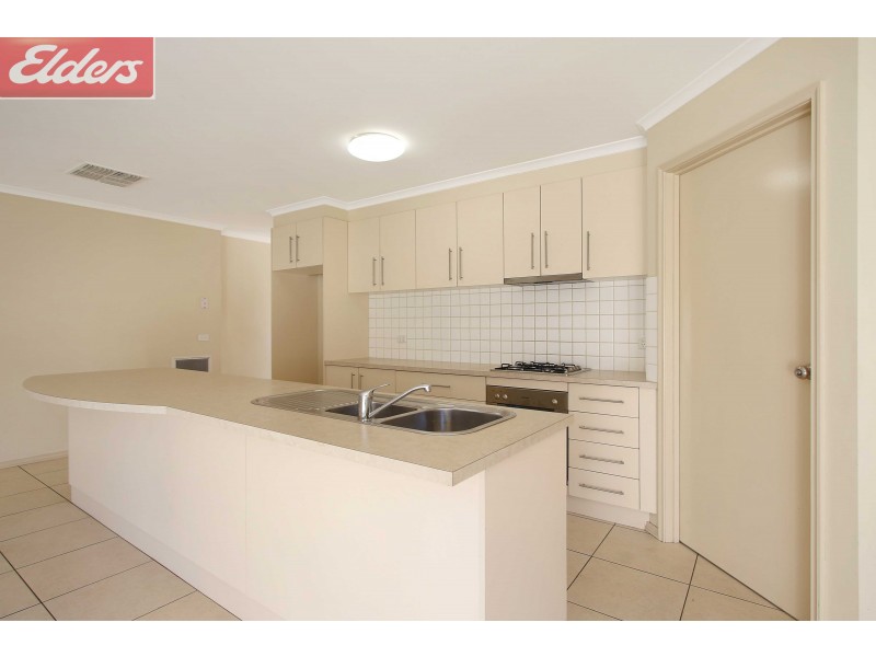 6 Chafia Place, Lavington NSW 2641