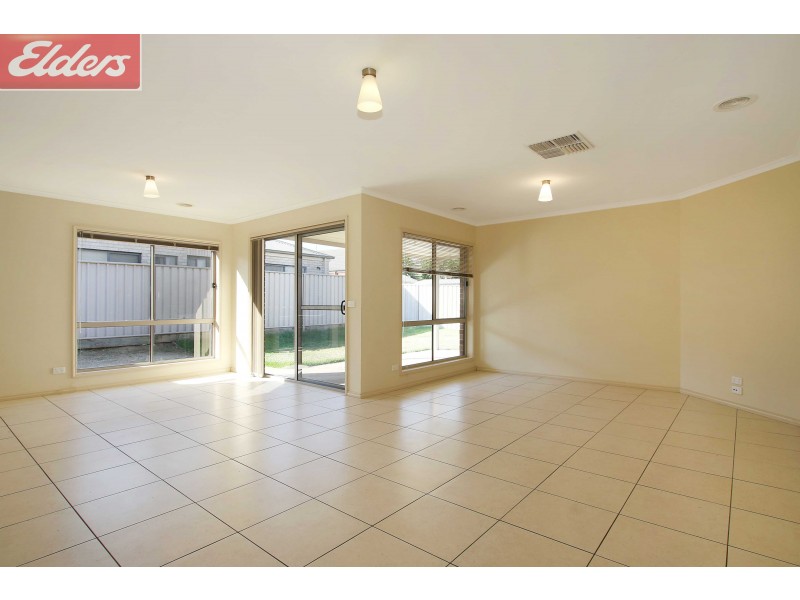 6 Chafia Place, Lavington NSW 2641