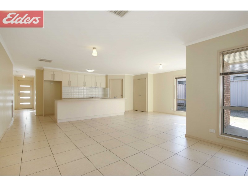 6 Chafia Place, Lavington NSW 2641
