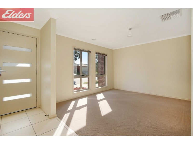 6 Chafia Place, Lavington NSW 2641