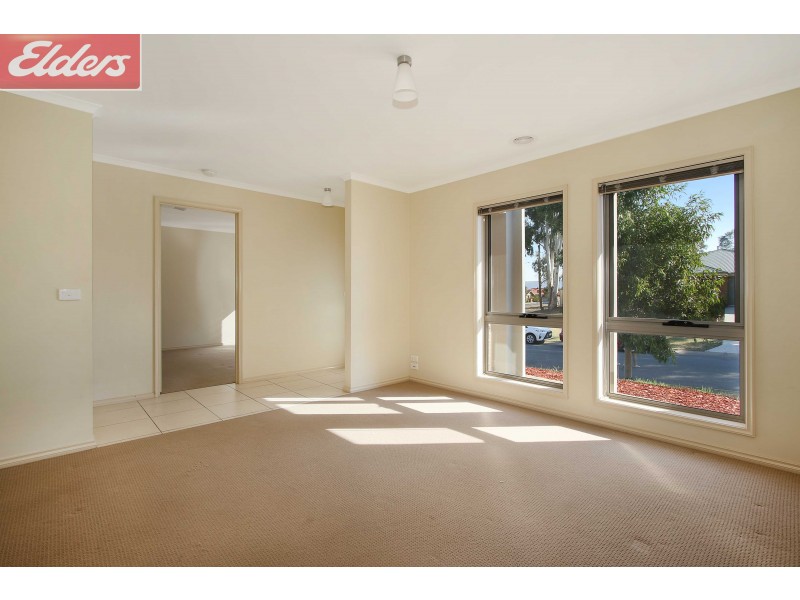 6 Chafia Place, Lavington NSW 2641