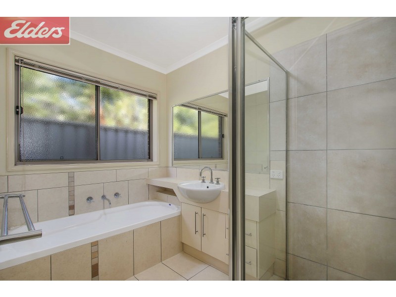 6 Chafia Place, Lavington NSW 2641