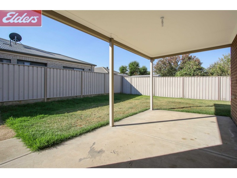6 Chafia Place, Lavington NSW 2641