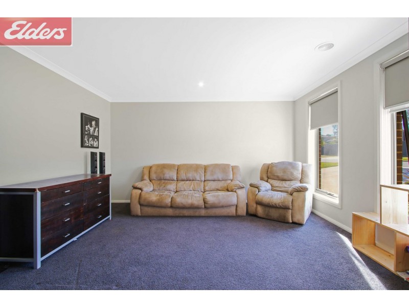 8 Riverboat Drive, Thurgoona NSW 2640