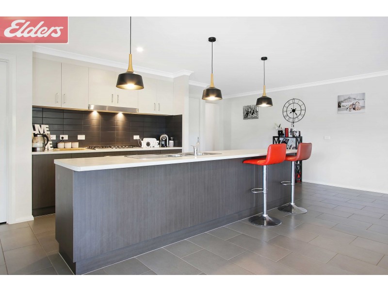 8 Riverboat Drive, Thurgoona NSW 2640
