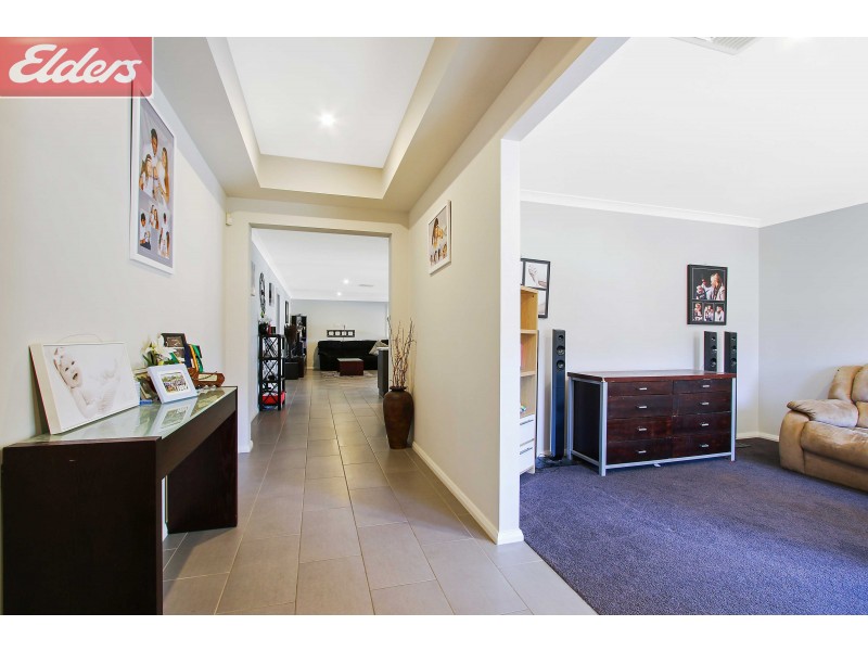 8 Riverboat Drive, Thurgoona NSW 2640
